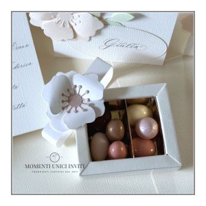 Scatola due scomparti porta confetti con fiore 3D